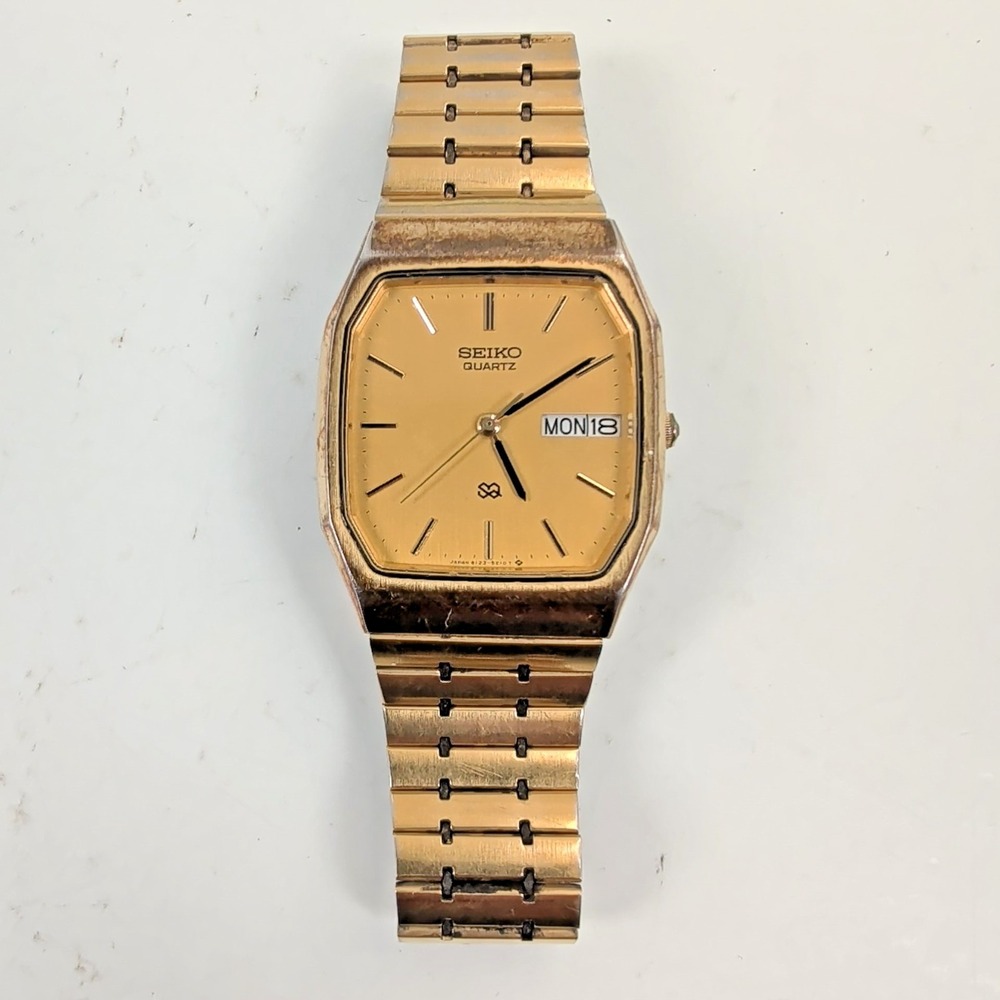 Vintage Seiko SQ 8123-5189 Gold Tone Mens Watch Day Date Needs Battery